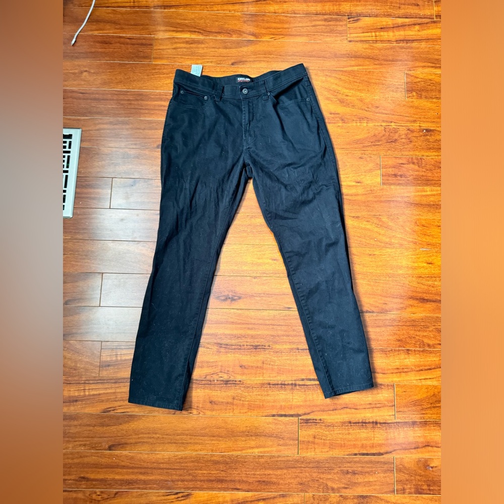 Men’s Black Kirkland Signature Jeans
34 x 30